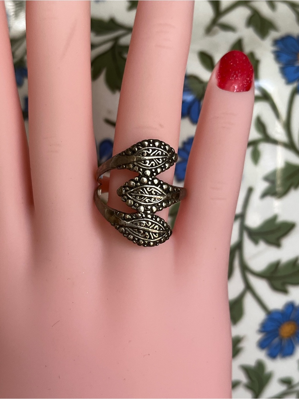 Vintage-Style Triple Leaf Silver Ring - Size 9